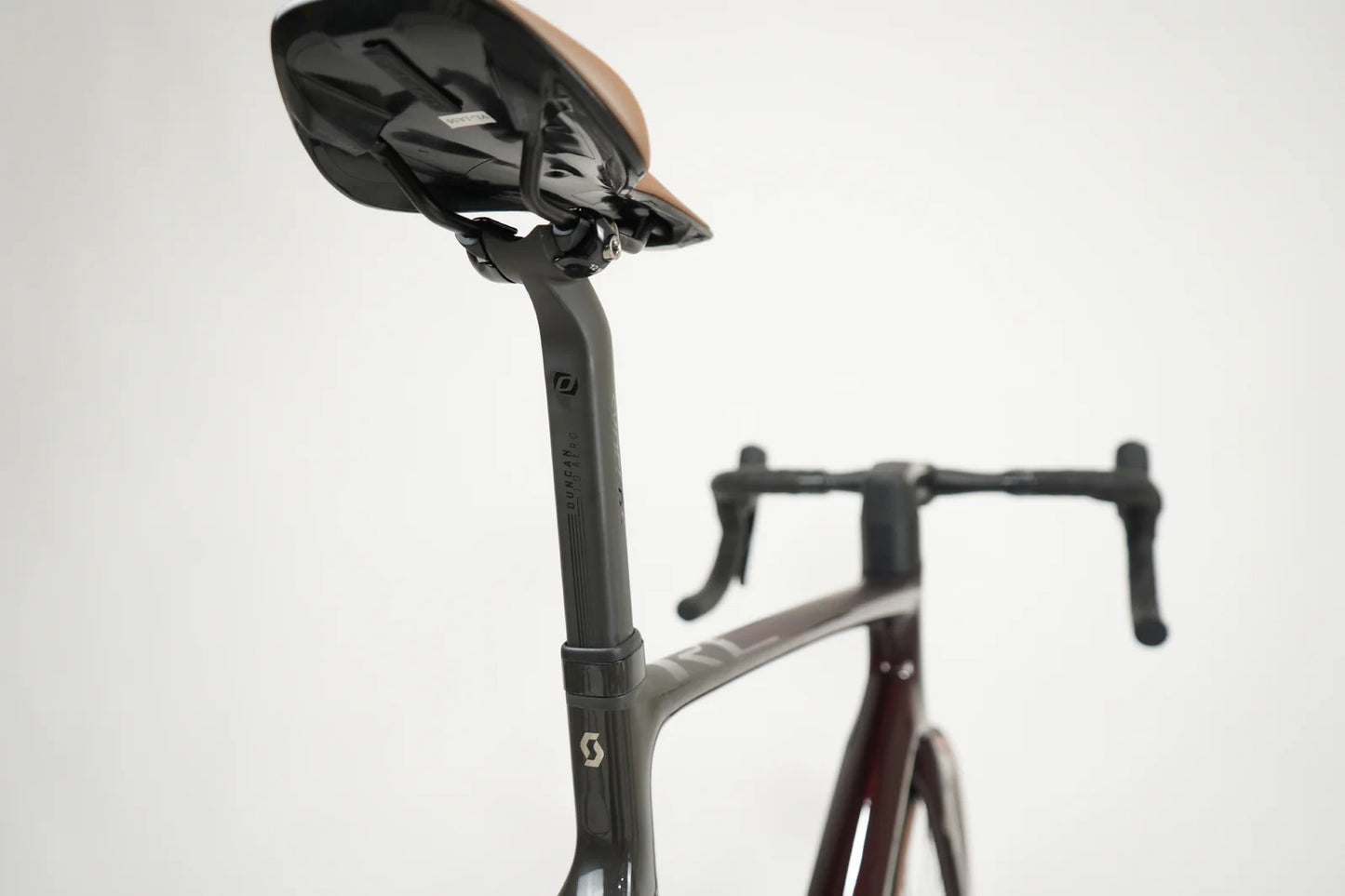 Outdoor oversized bicycle-– Lightweight Performance Bicycle, Like-New Condition for Tall Riders, Limited Stock